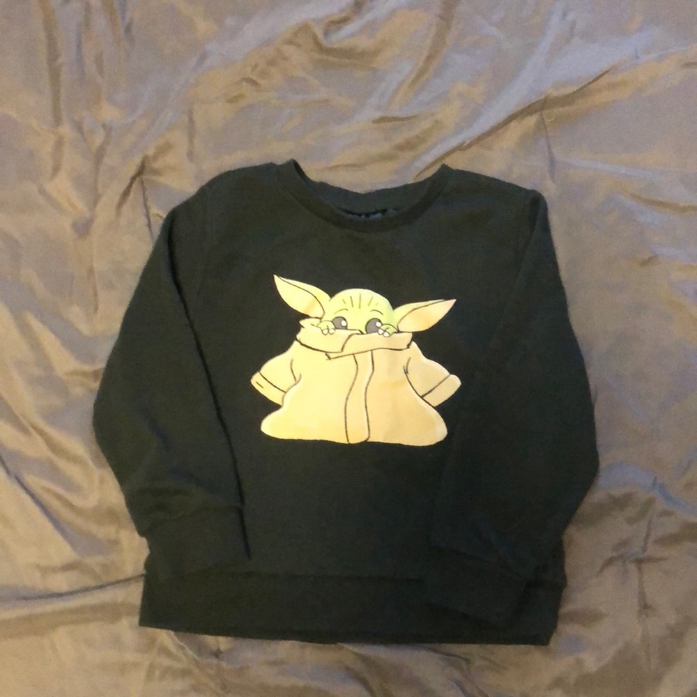 Boys size 5 baby yoda outfit